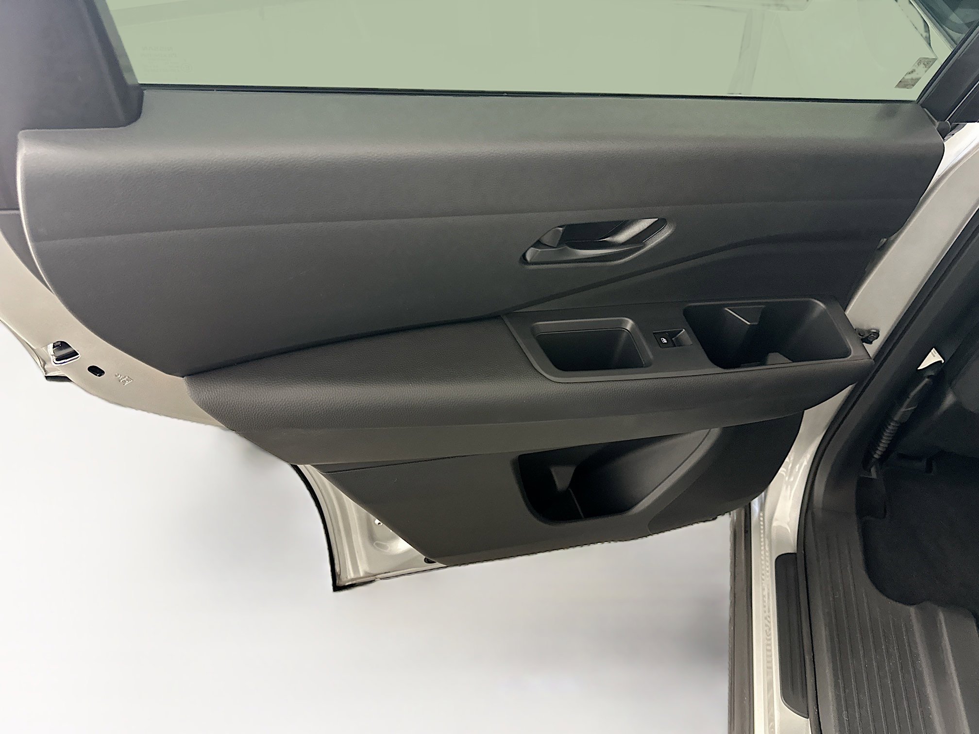 Used 2024 Nissan Pathfinder SV image 27