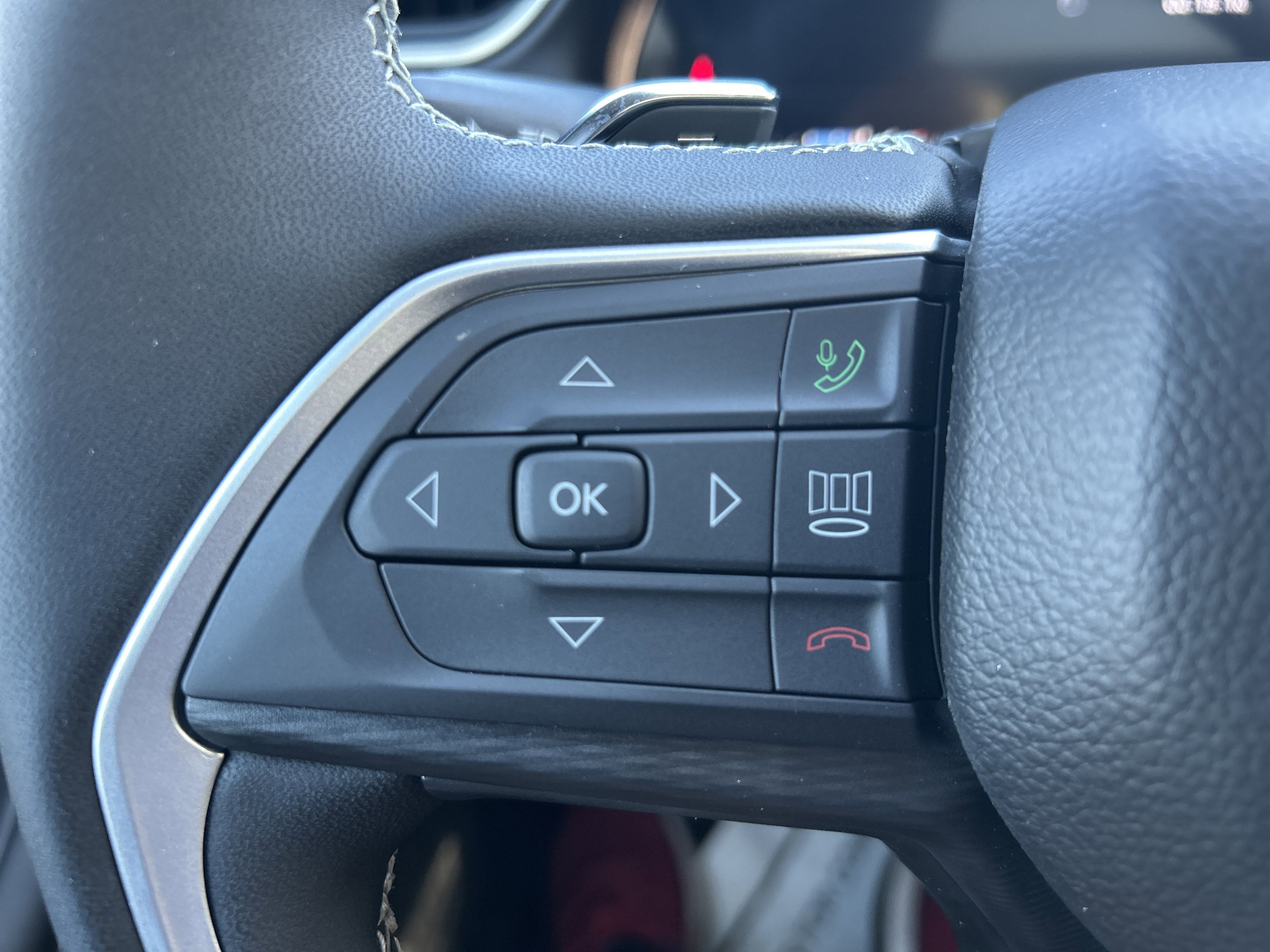 New 2025 Jeep Grand Cherokee Altitude image 19