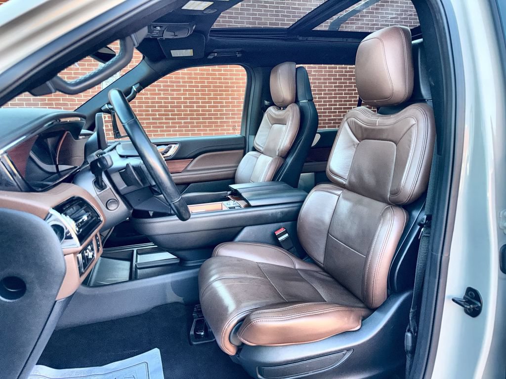 Used 2022 Lincoln Navigator Reserve AWD/4WD image 13