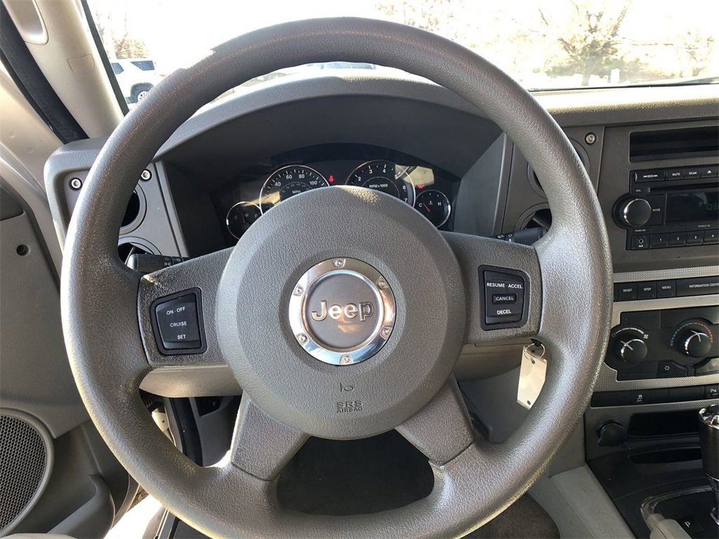 Used 2007 Jeep Commander Sport image 14