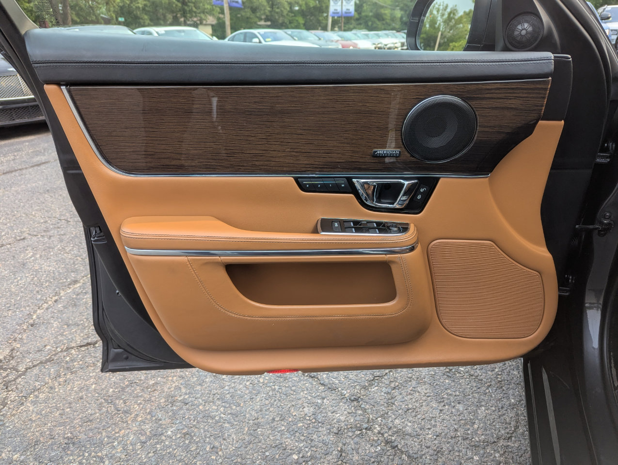 Used 2017 Jaguar XJ L Supercharged image 11