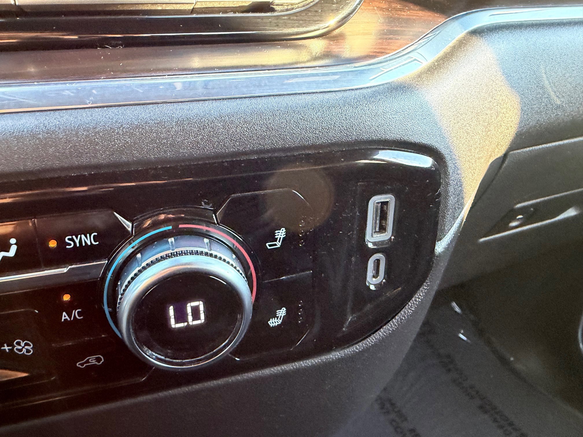 Used 2024 GMC Sierra 1500 SLT image 39