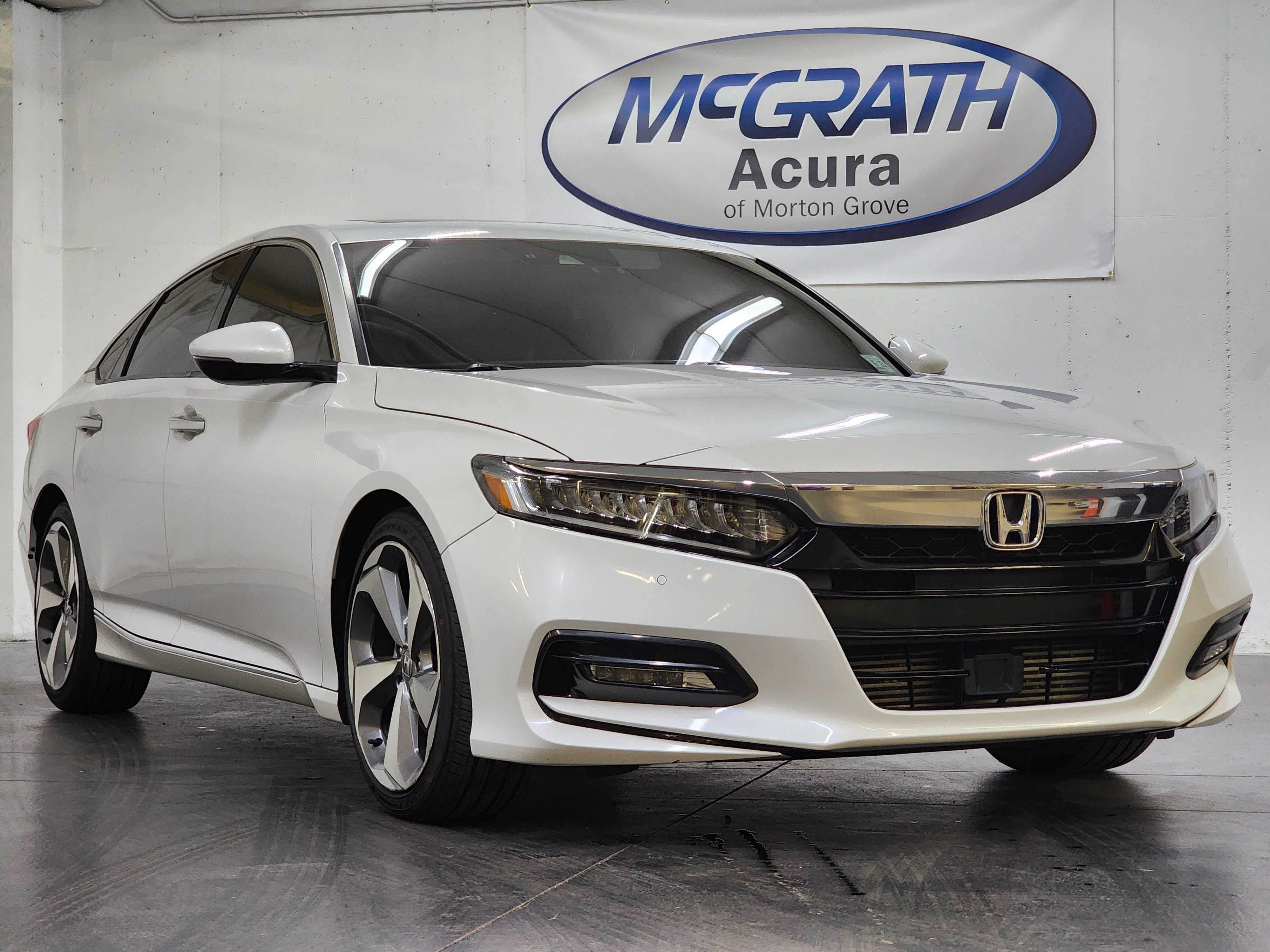 Used 2018 Honda Accord Touring image 2