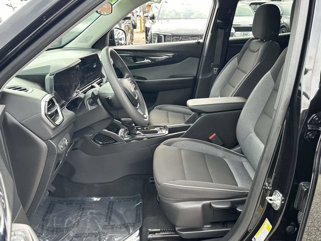 Used 2025 Chevrolet TrailBlazer LT AWD/4WD image 18