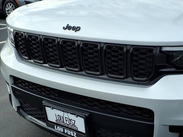 Used 2023 Jeep Grand Cherokee L Laredo image 35
