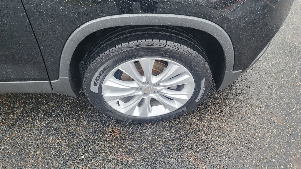 Used 2020 Chevrolet Trax Premier w/ LPO, Cargo Package image 15