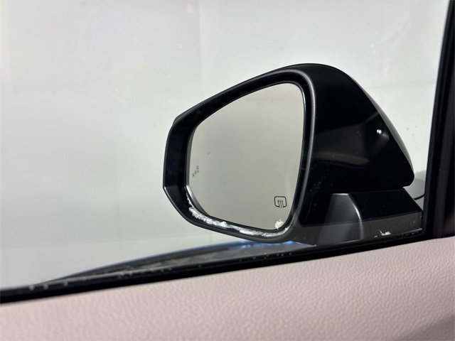 Used 2024 Toyota Corolla Cross XLE image 27