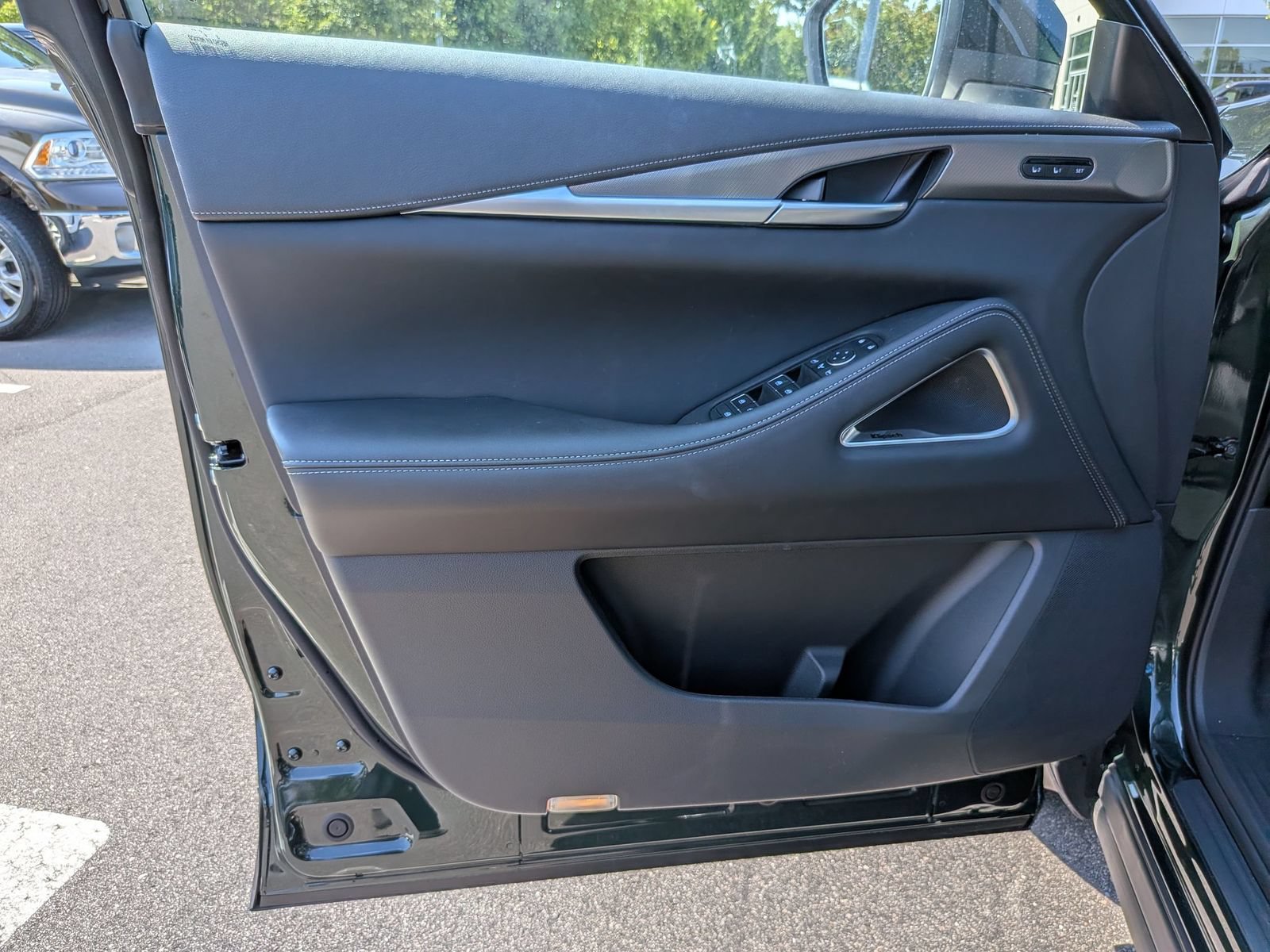 Used 2026 INFINITI QX60 Luxe w/ Cargo Package FWD image 12