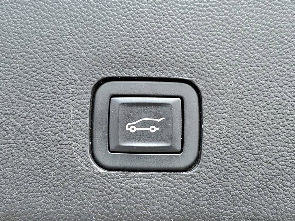 Used 2018 Chevrolet Traverse High Country image 34