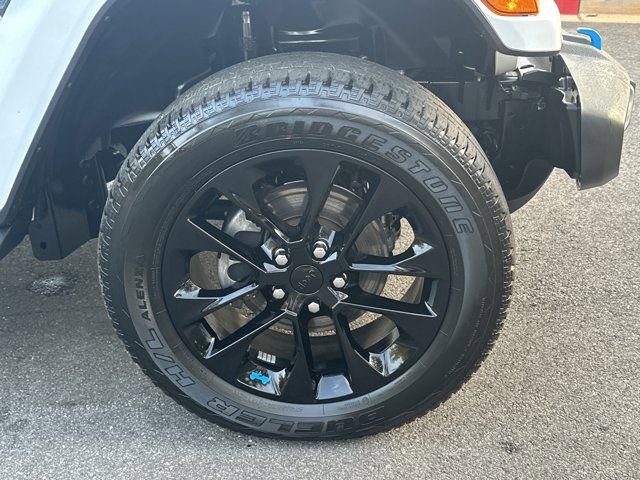 Used 2023 Jeep Wrangler Unlimited Sahara w/ Cold Weather Group image 14