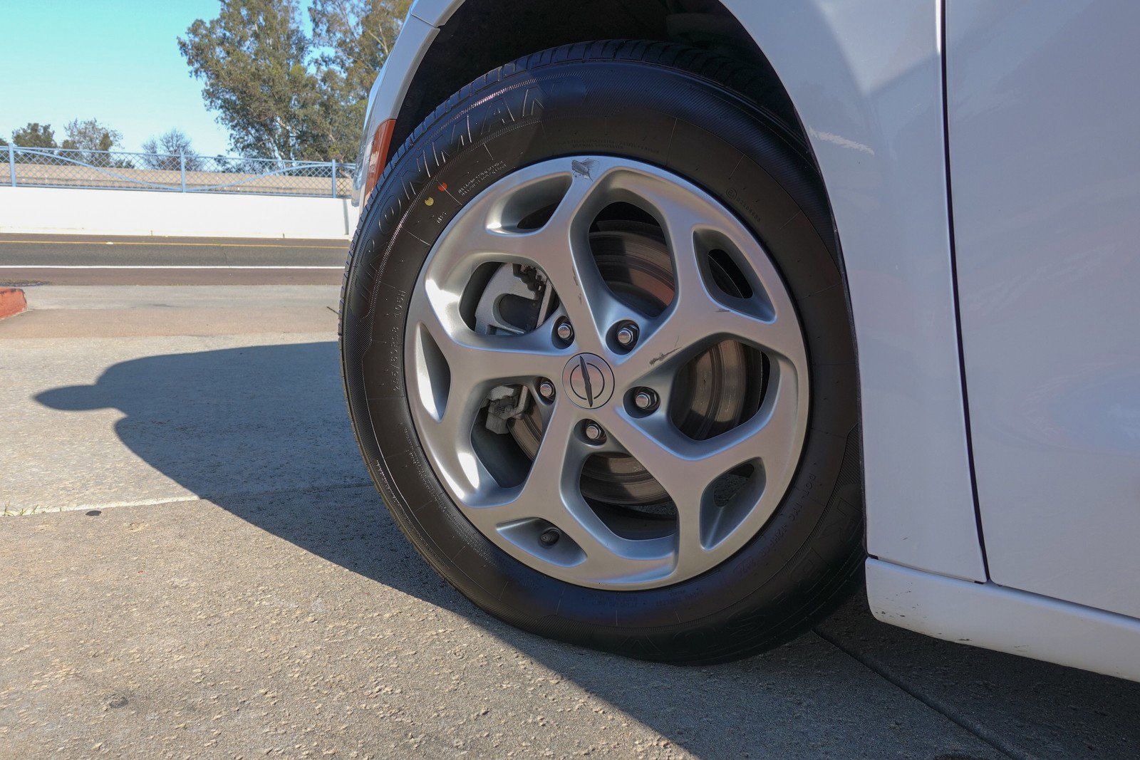 Used 2023 Chrysler Pacifica Limited image 8