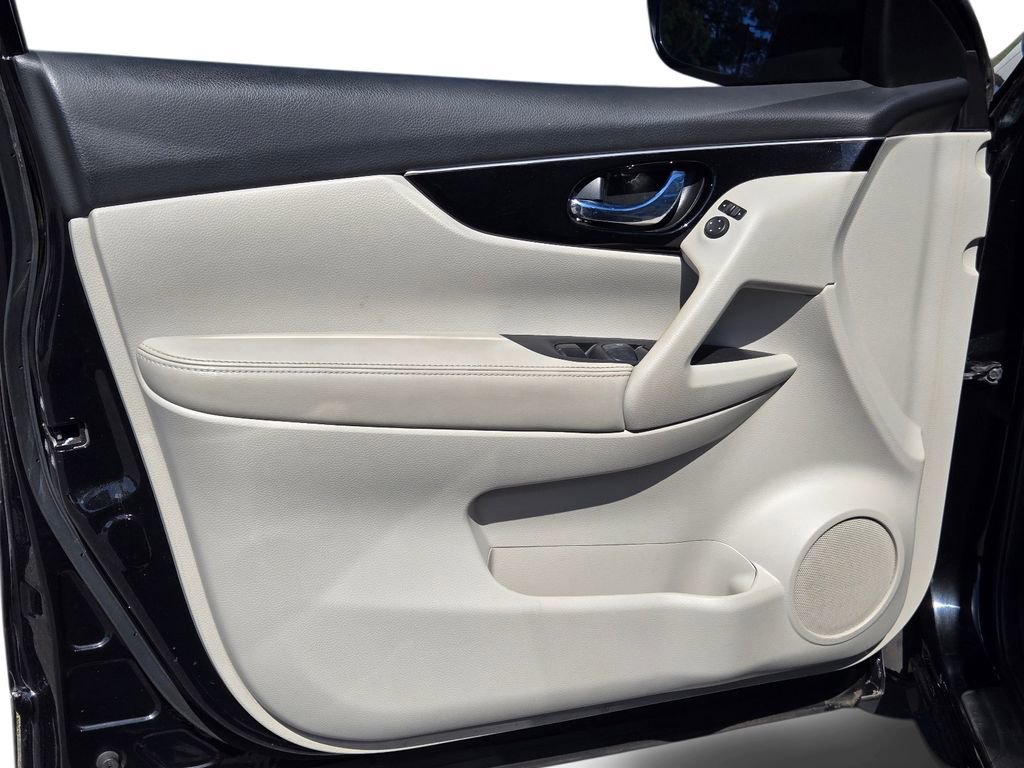 Used 2017 Nissan Rogue Sport SL FWD image 16