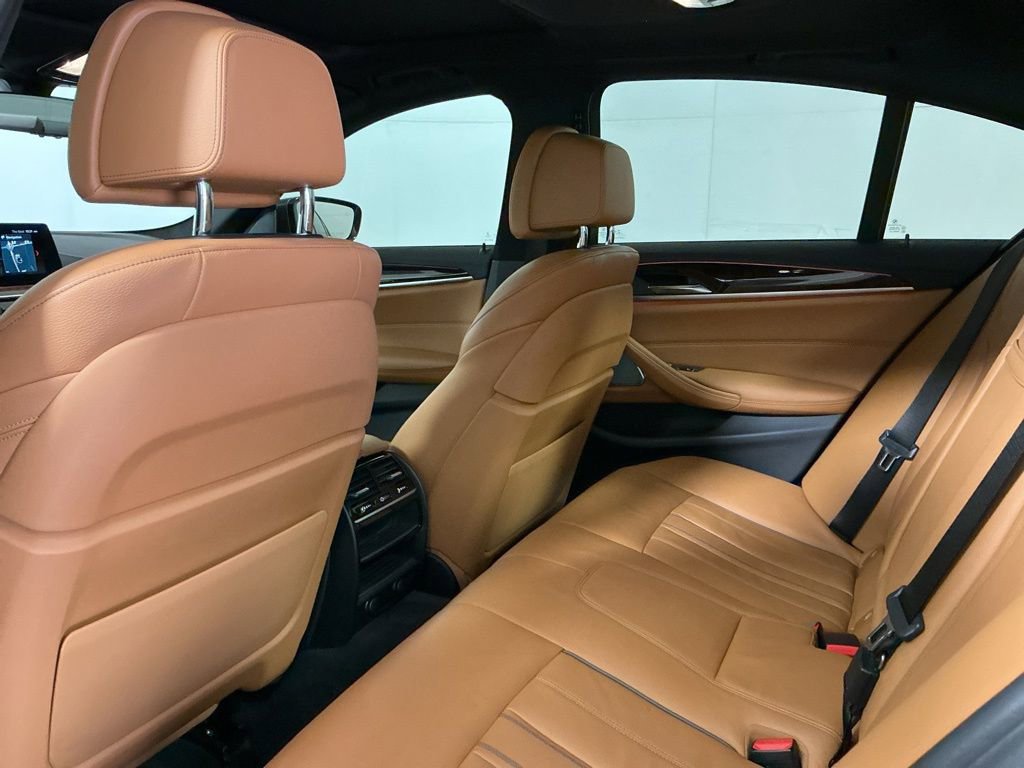 Used 2018 BMW M550i xDrive w/ Dynamic Handling Package image 25