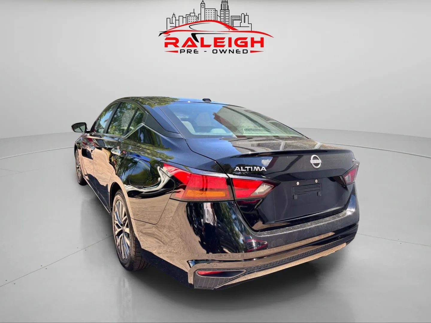 Used 2023 Nissan Altima 2.5 SV image 3