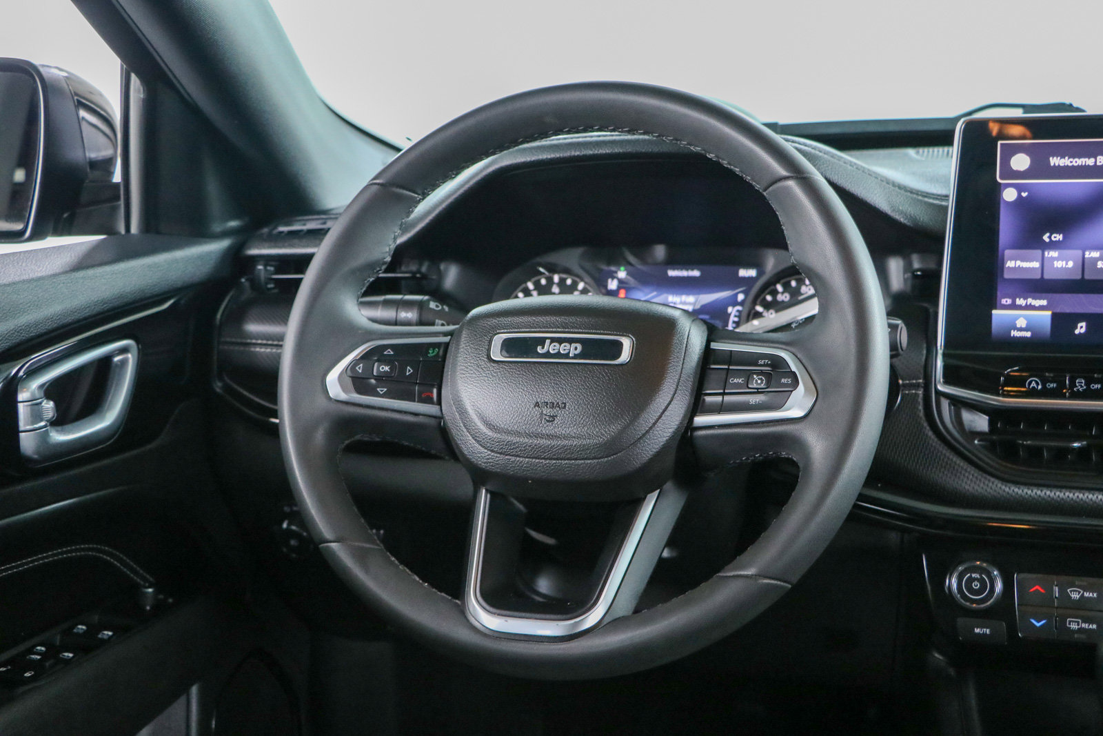 Used 2022 Jeep Compass Latitude FWD image 12