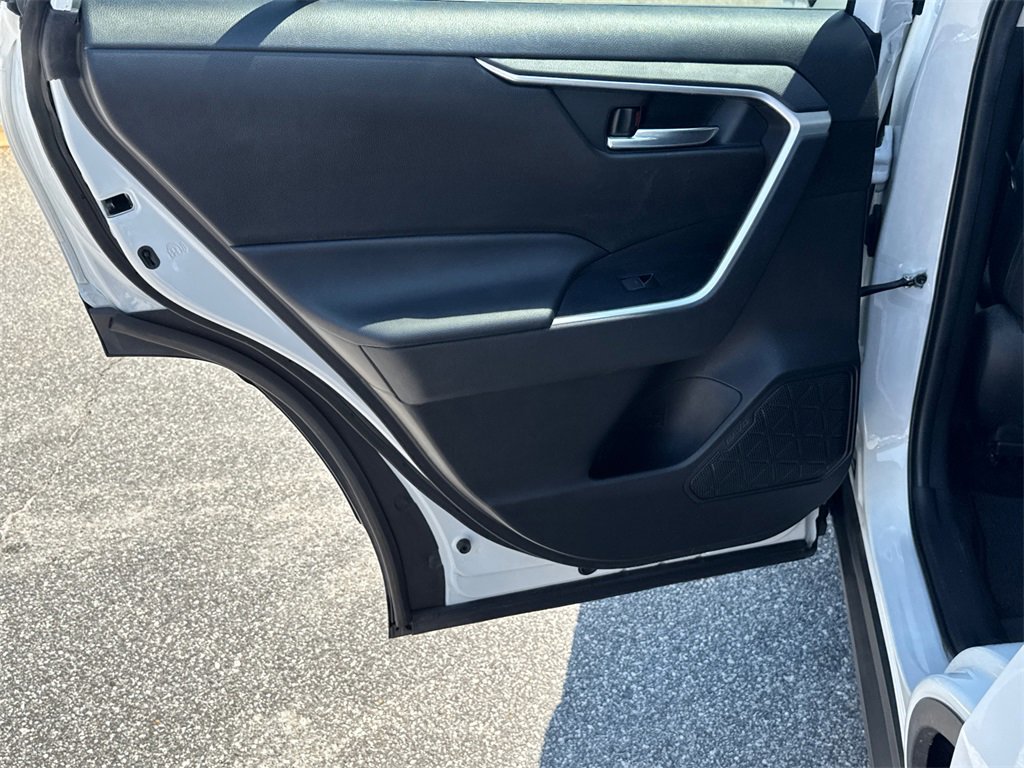 Used 2022 Toyota RAV4 XLE image 21