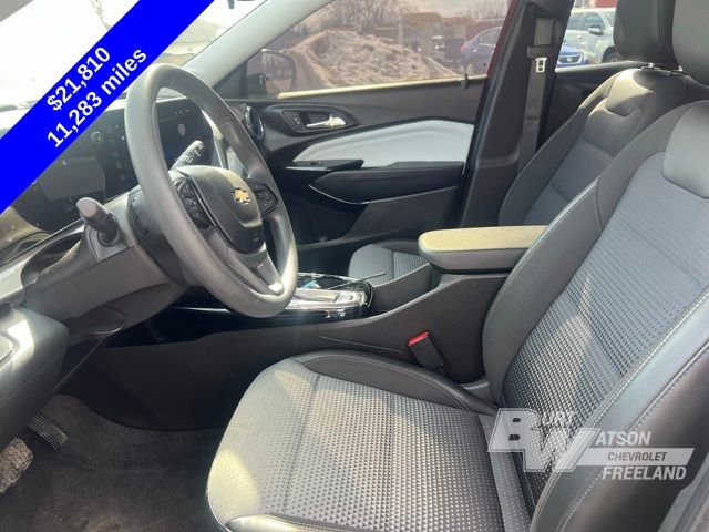 Used 2025 Chevrolet Trax LT image 10