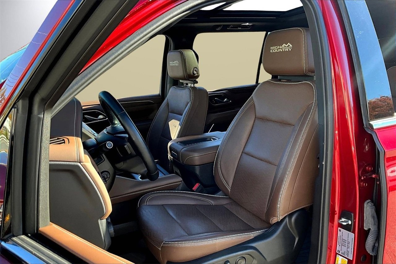 Used 2024 Chevrolet Suburban High Country image 21