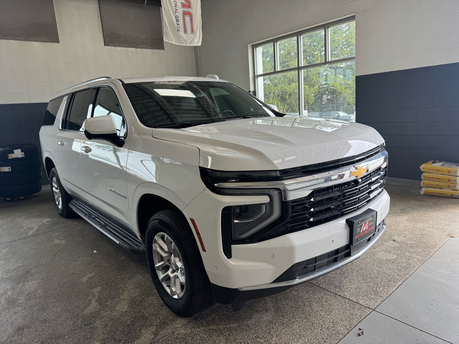 Used 2025 Chevrolet Suburban LS image 3