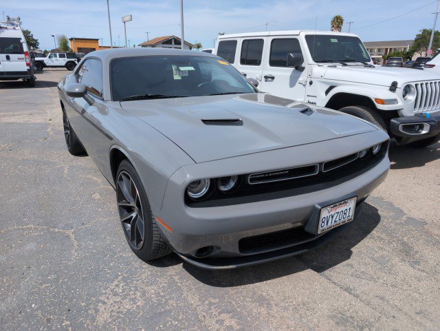 Used 2018 Dodge Challenger SXT image 2