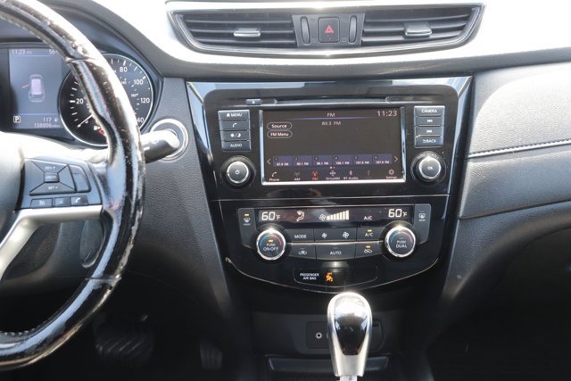 Used 2020 Nissan Rogue SV FWD image 17