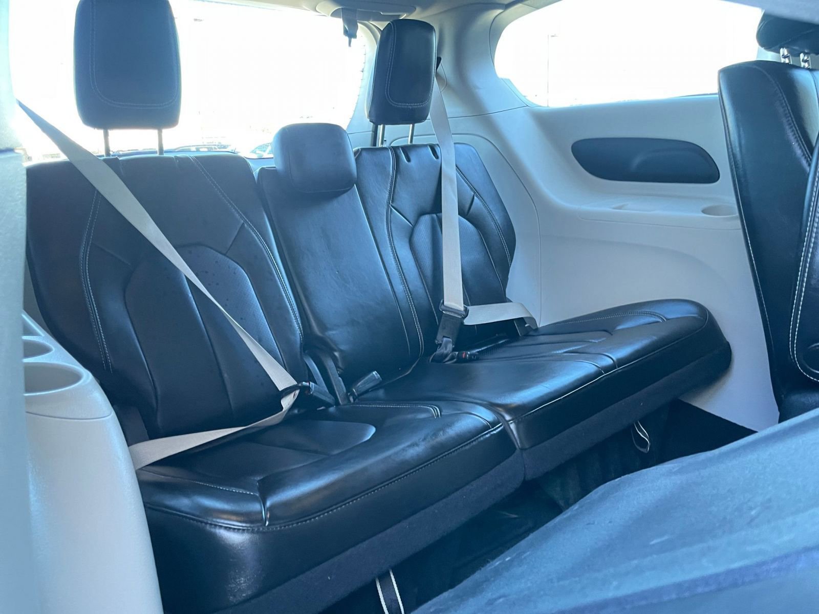 Used 2023 Chrysler Pacifica Touring-L image 31