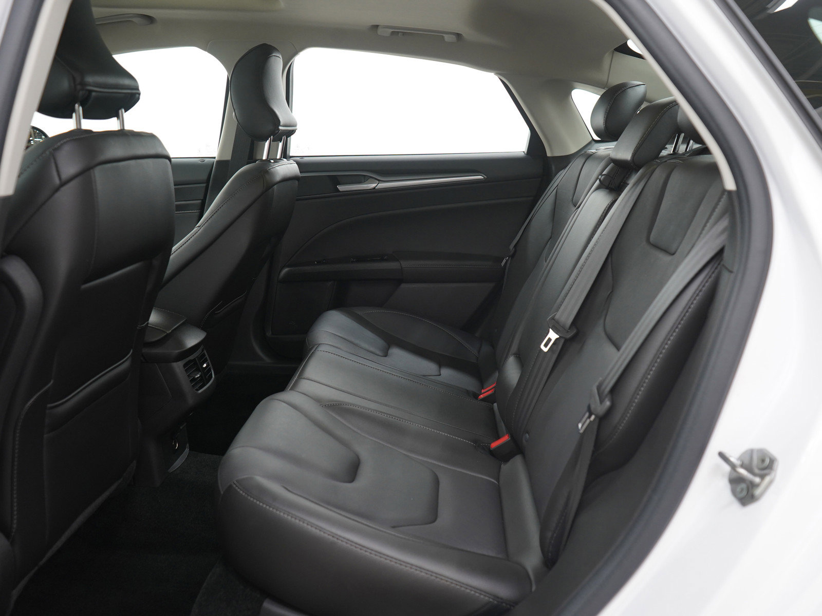 Used 2016 Ford Fusion Titanium image 12