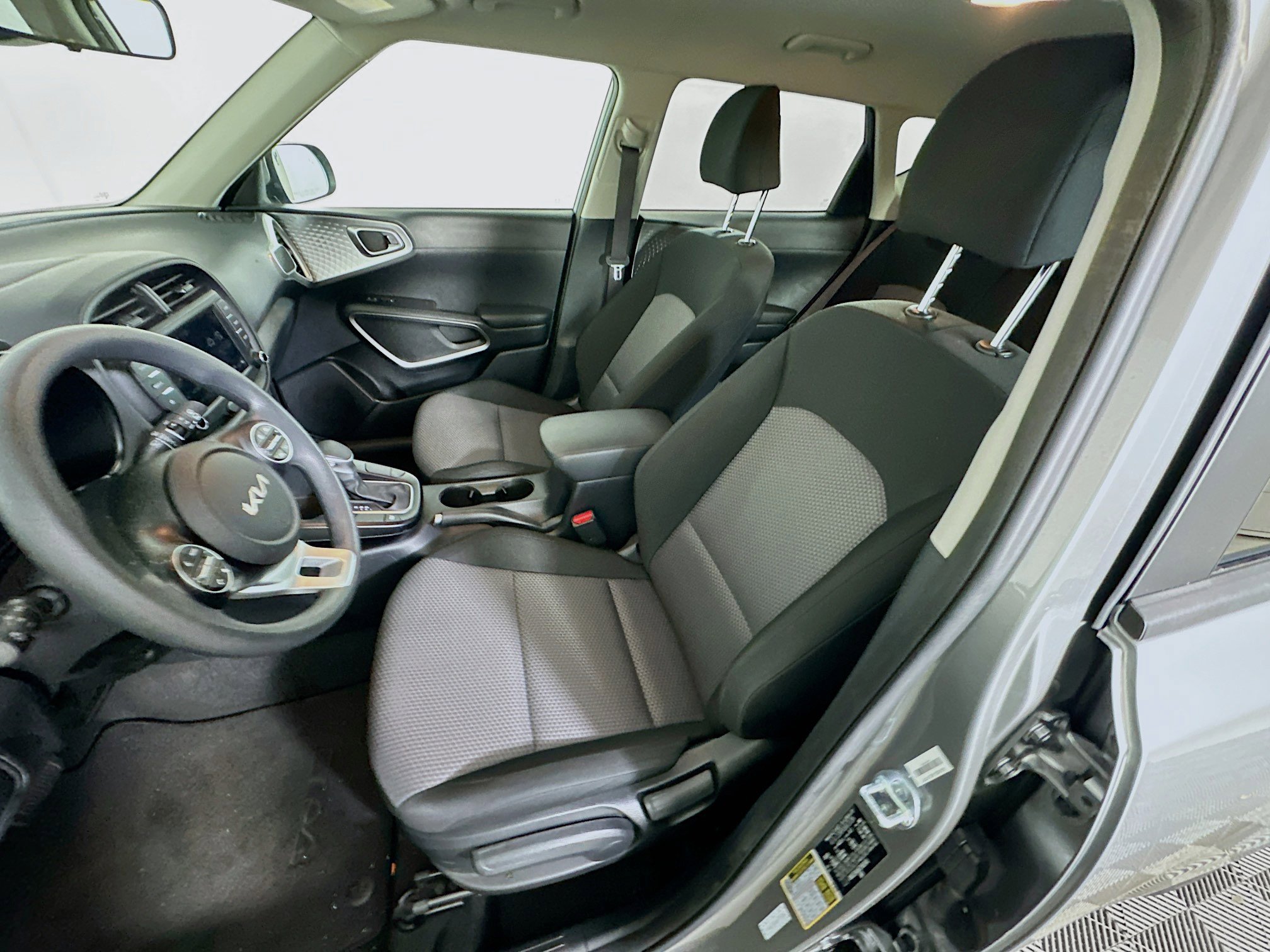 Used 2025 Kia Soul LX w/ LX Technology Package FWD image 13