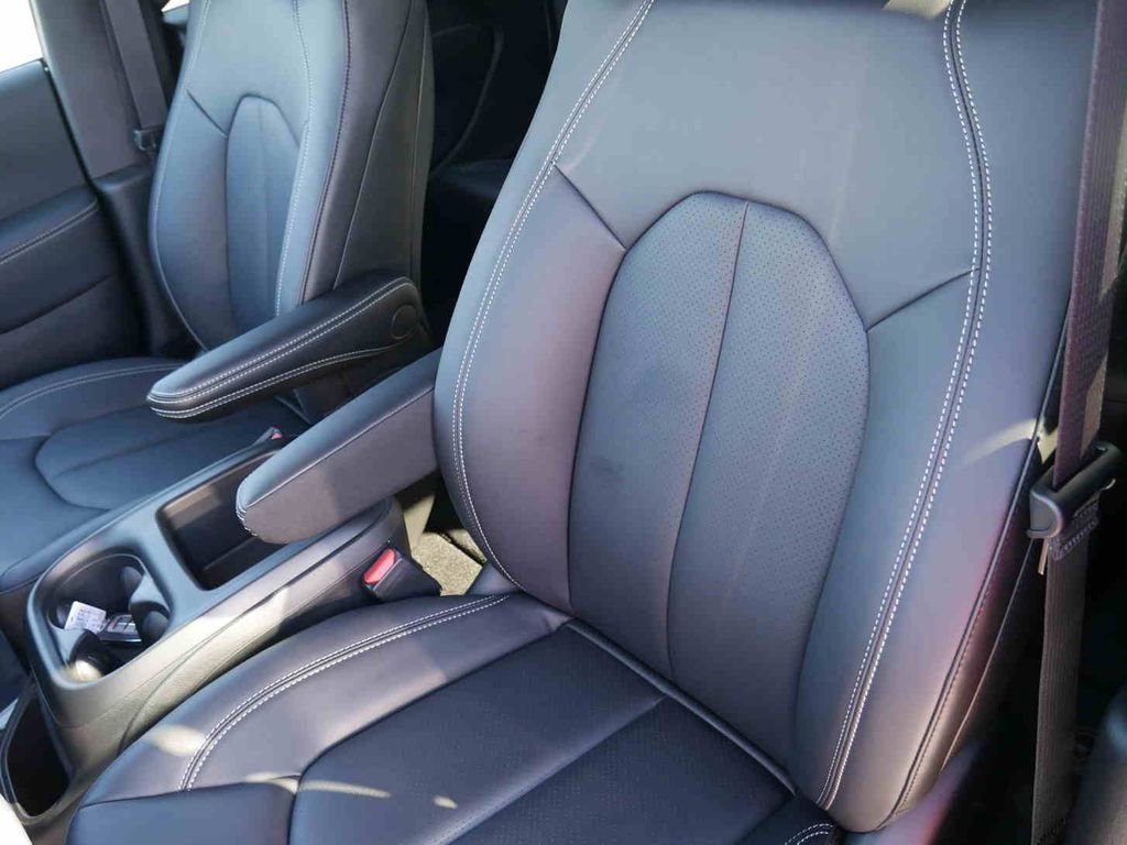 New 2026 Chrysler Pacifica Select image 25