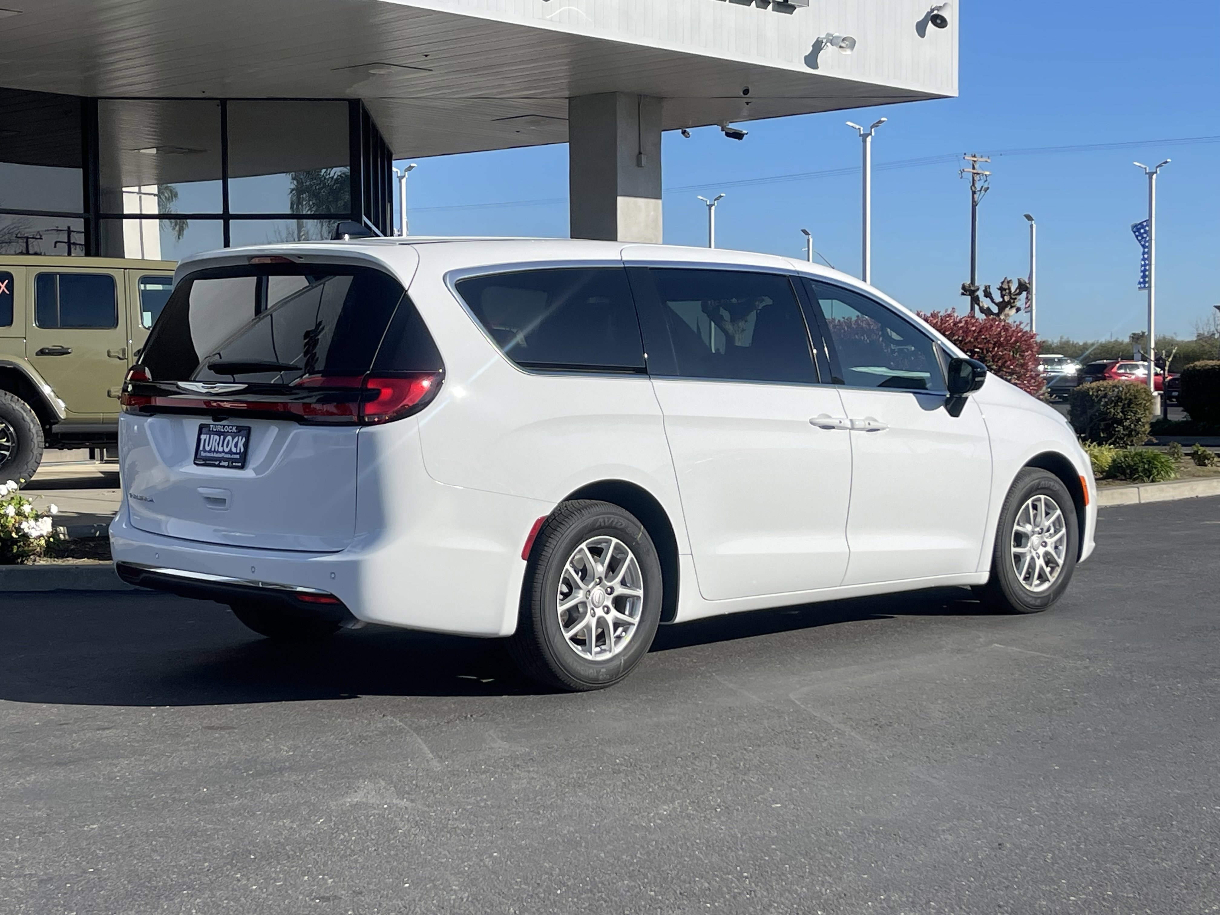 New 2026 Chrysler Pacifica Select FWD image 9