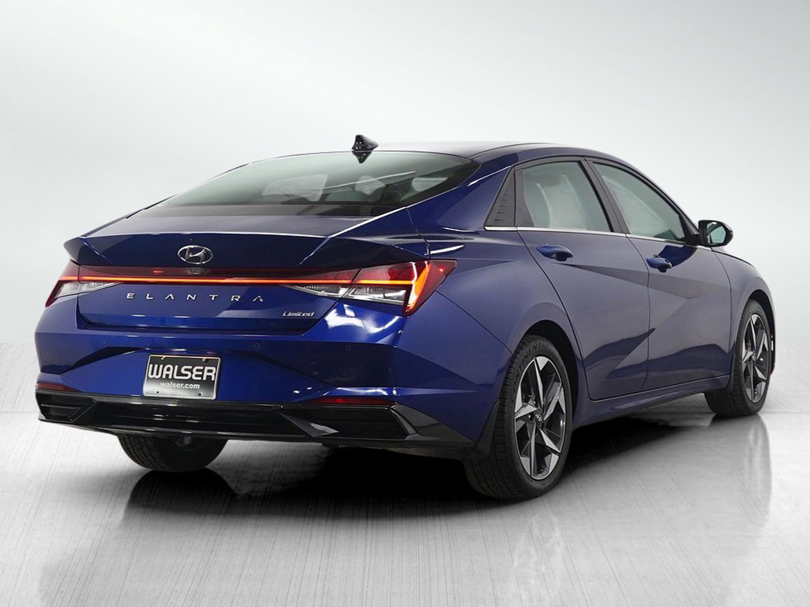 Used 2023 Hyundai Elantra Limited image 5