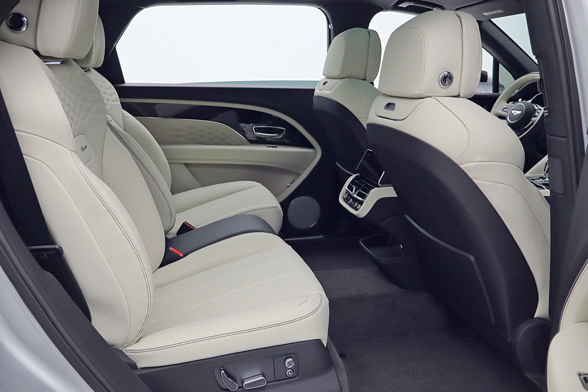 Used 2024 Bentley Bentayga Extended Wheelbase image 43