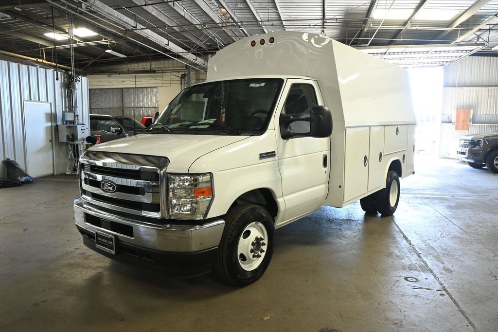 New 2026 Ford E-350 and Econoline 350 Super Duty w/ Power Equipment Group RWD image 4