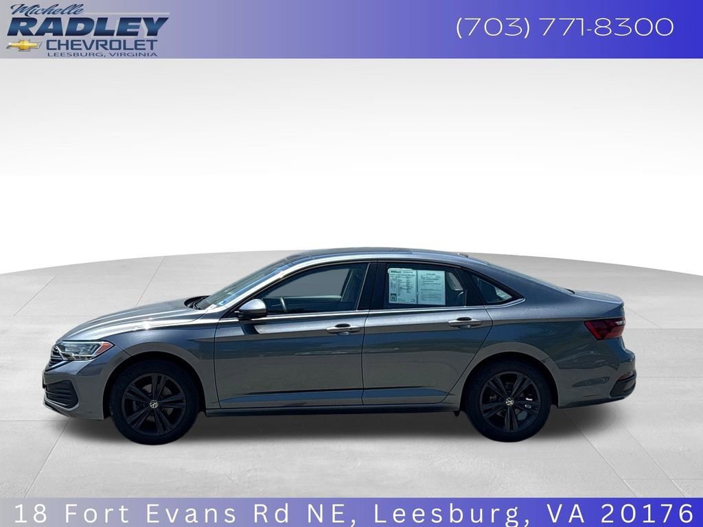 Used 2022 Volkswagen Jetta SE FWD image 2