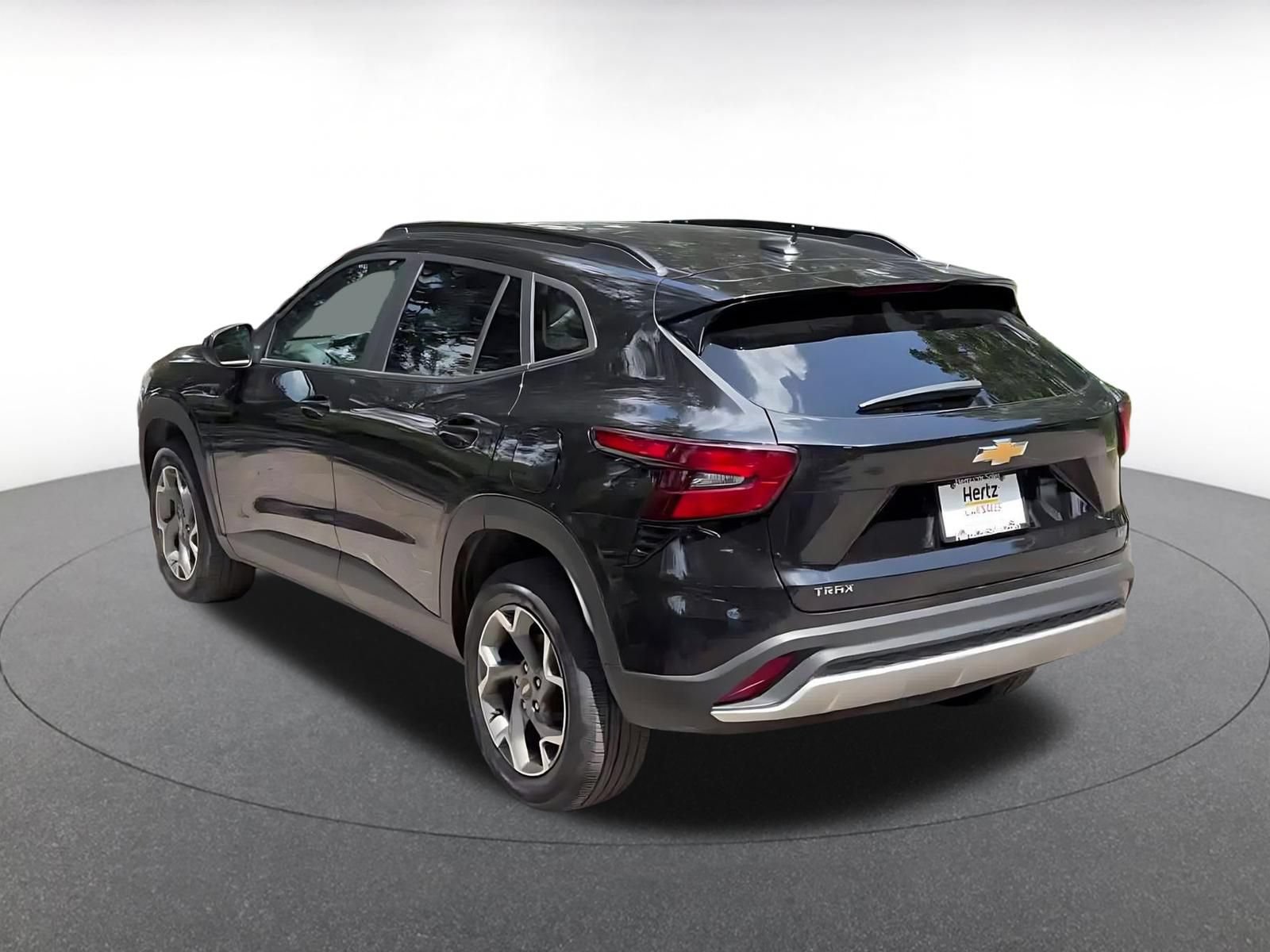 Used 2025 Chevrolet Trax LT FWD image 11