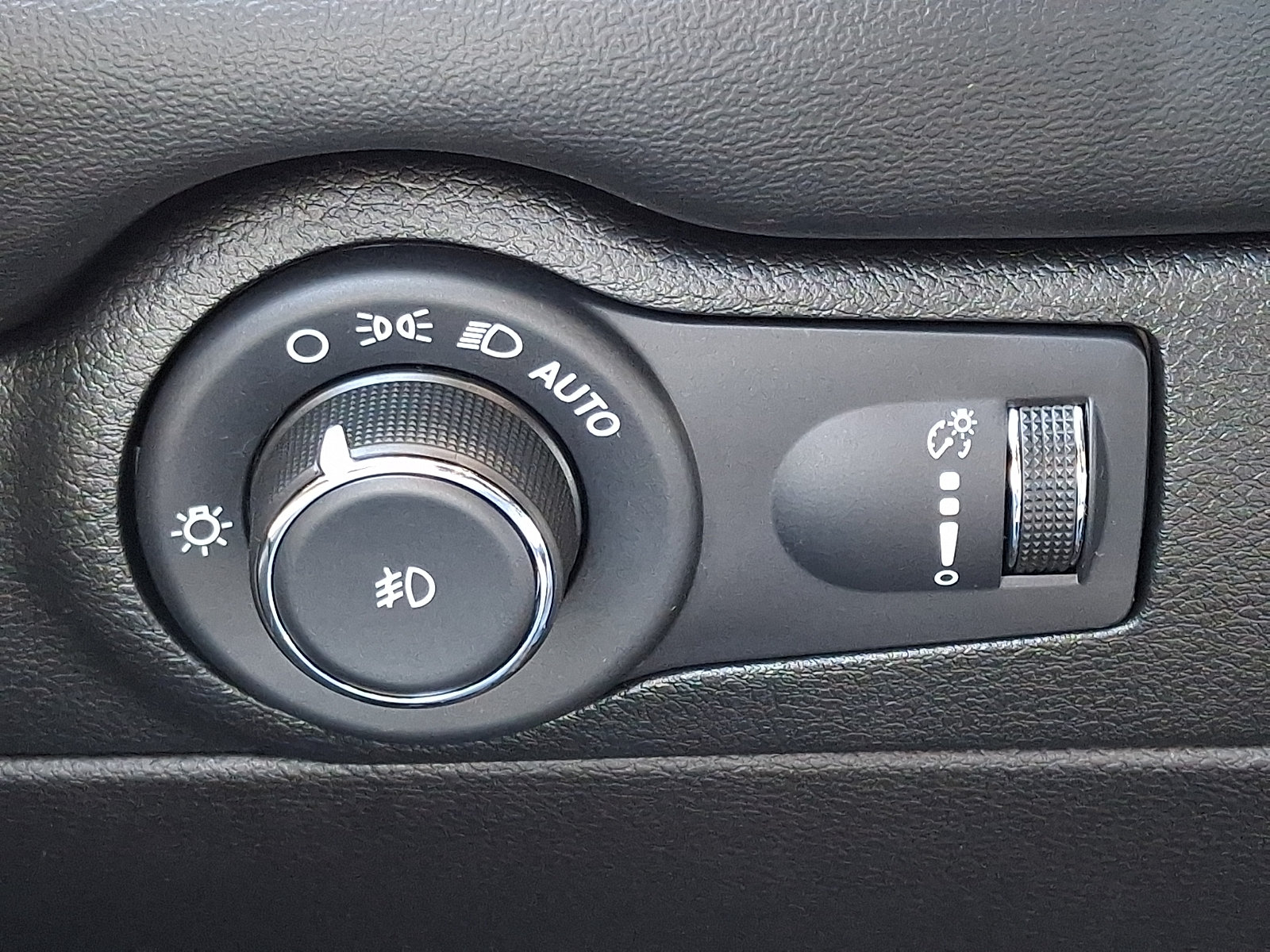 Used 2022 Dodge Durango SXT AWD/4WD image 25