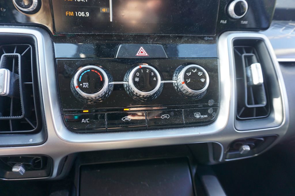 Used 2022 Kia Sorento LX FWD image 11