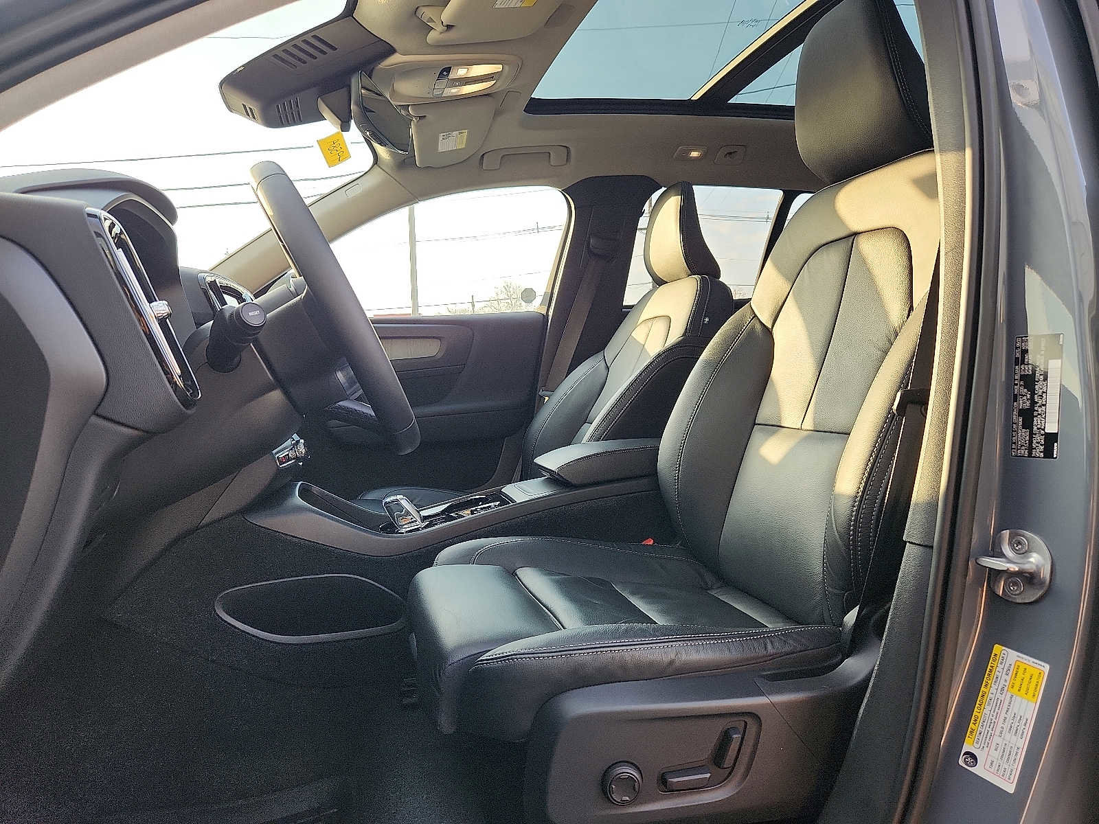 Certified 2023 Volvo XC40 B4 Plus w/ Driver Assist Package image 13