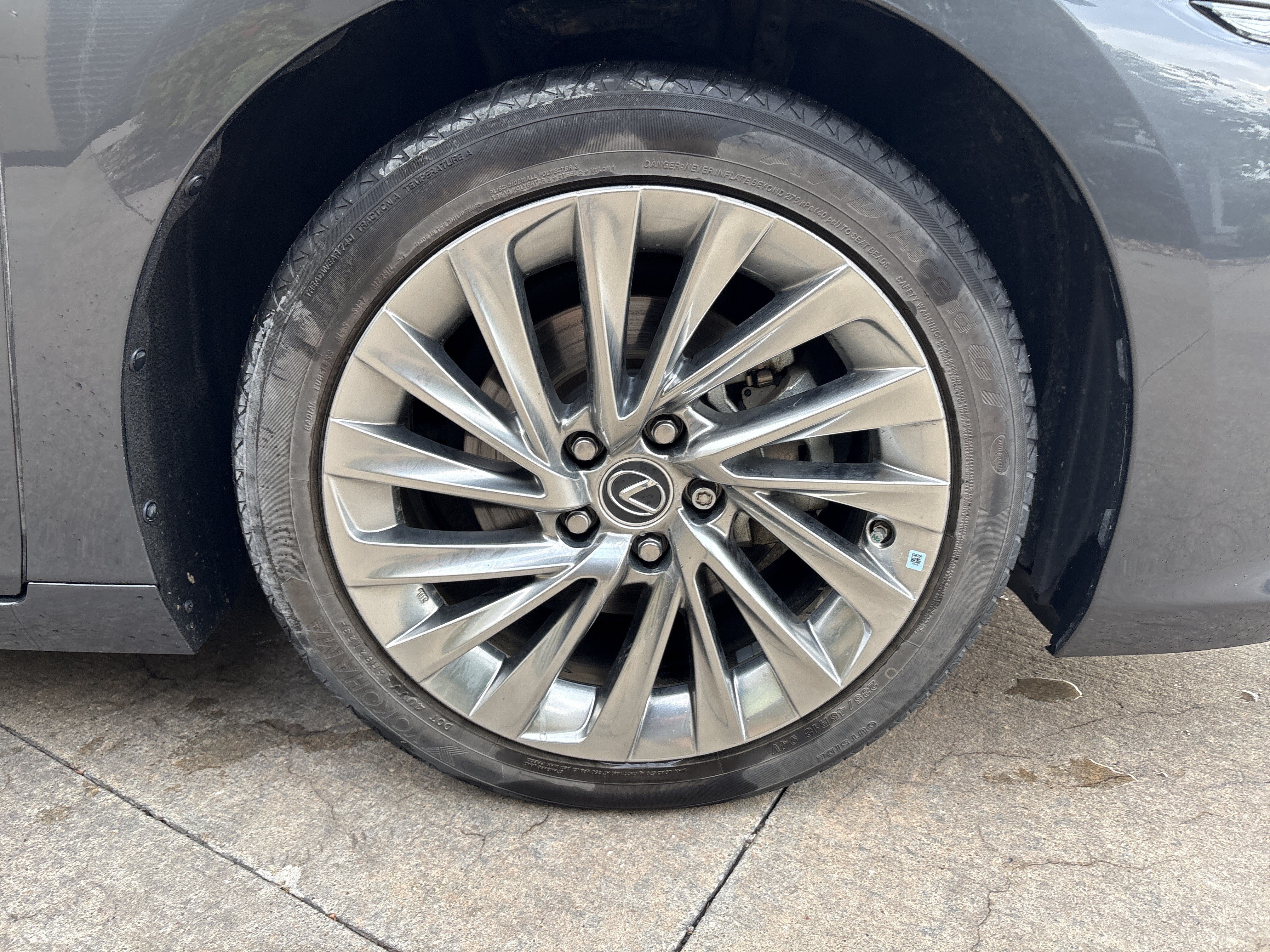 Certified 2022 Lexus ES 300h w/ Accessory Package 2 FWD image 13
