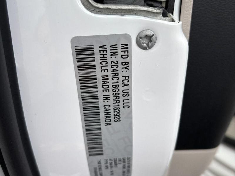 Used 2024 Chrysler Pacifica Touring-L FWD image 22