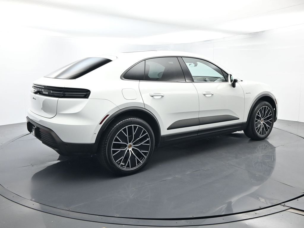 Certified 2025 Porsche Macan Electric RWD image 15
