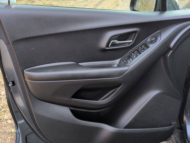 Used 2021 Chevrolet Trax LS image 22