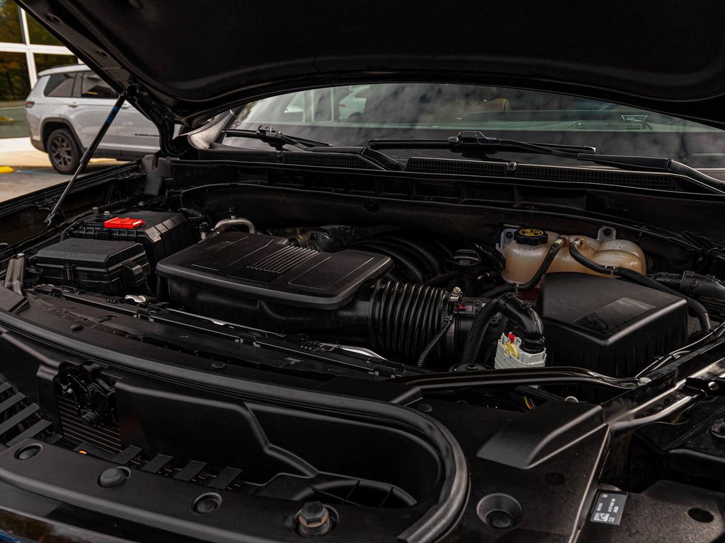 Used 2023 Cadillac Escalade ESV Sport w/ LPO, Floor Liner Package image 38