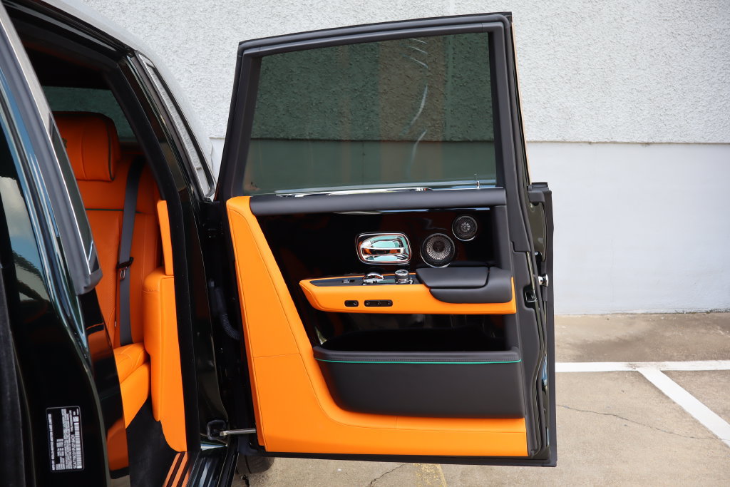 Used 2023 Rolls-Royce Phantom Sedan w/ Leather Finishing Pack RWD image 21