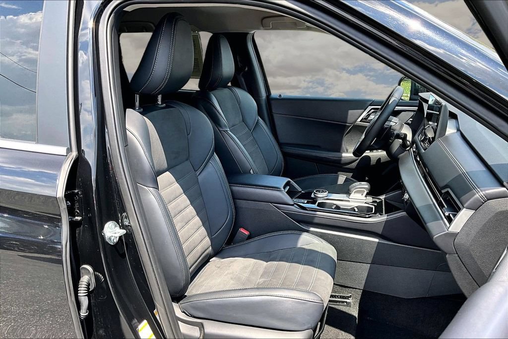 Used 2025 Mitsubishi Outlander SE FWD image 30