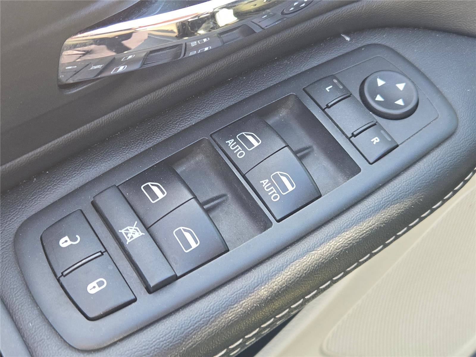 Certified 2019 Dodge Grand Caravan SXT image 24