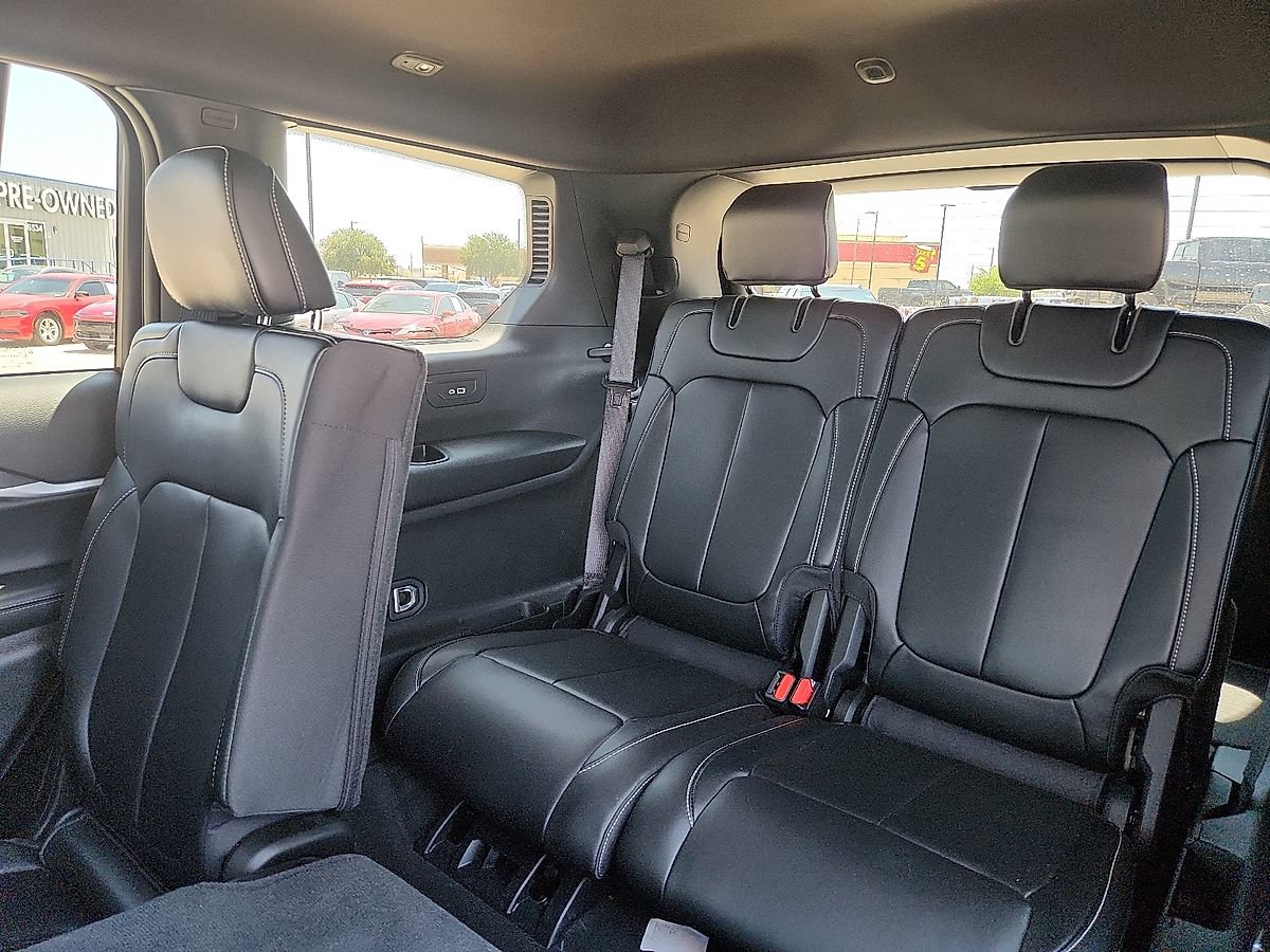 Used 2025 Jeep Grand Cherokee L Limited RWD image 5