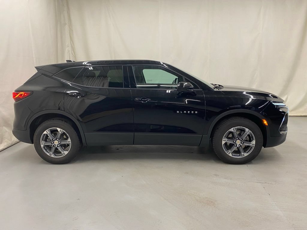 Used 2025 Chevrolet Blazer LT AWD/4WD image 9