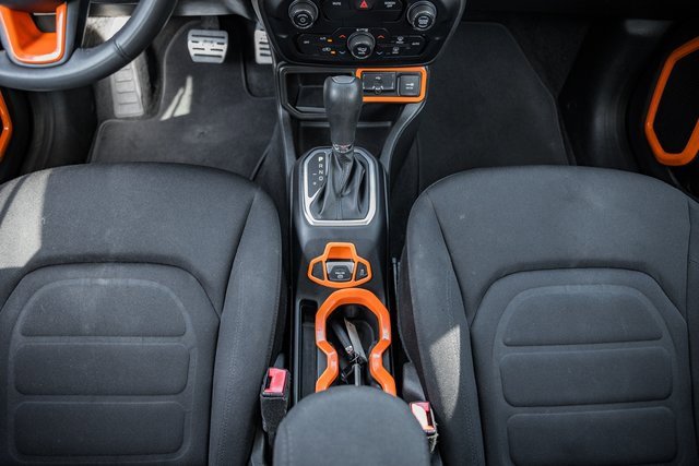 Used 2020 Jeep Renegade Latitude w/ UConnect 8.4 Nav Group image 11