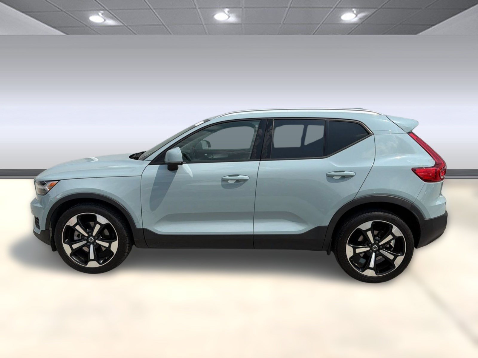 Used 2019 Volvo XC40 T5 Momentum AWD/4WD image 2